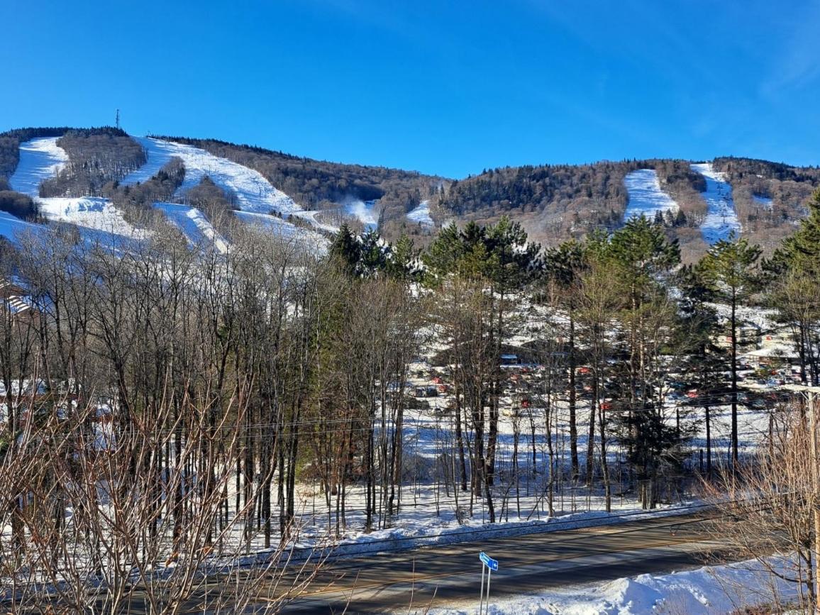 Superbe Condo Face Aux Pentes De Ski Stoneham!!! Exterior foto