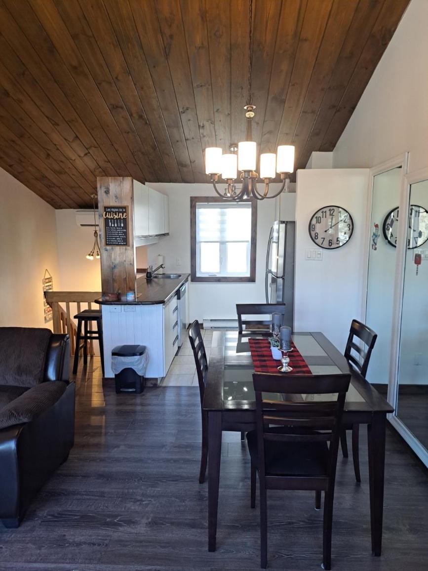 Superbe Condo Face Aux Pentes De Ski Stoneham!!! Exterior foto