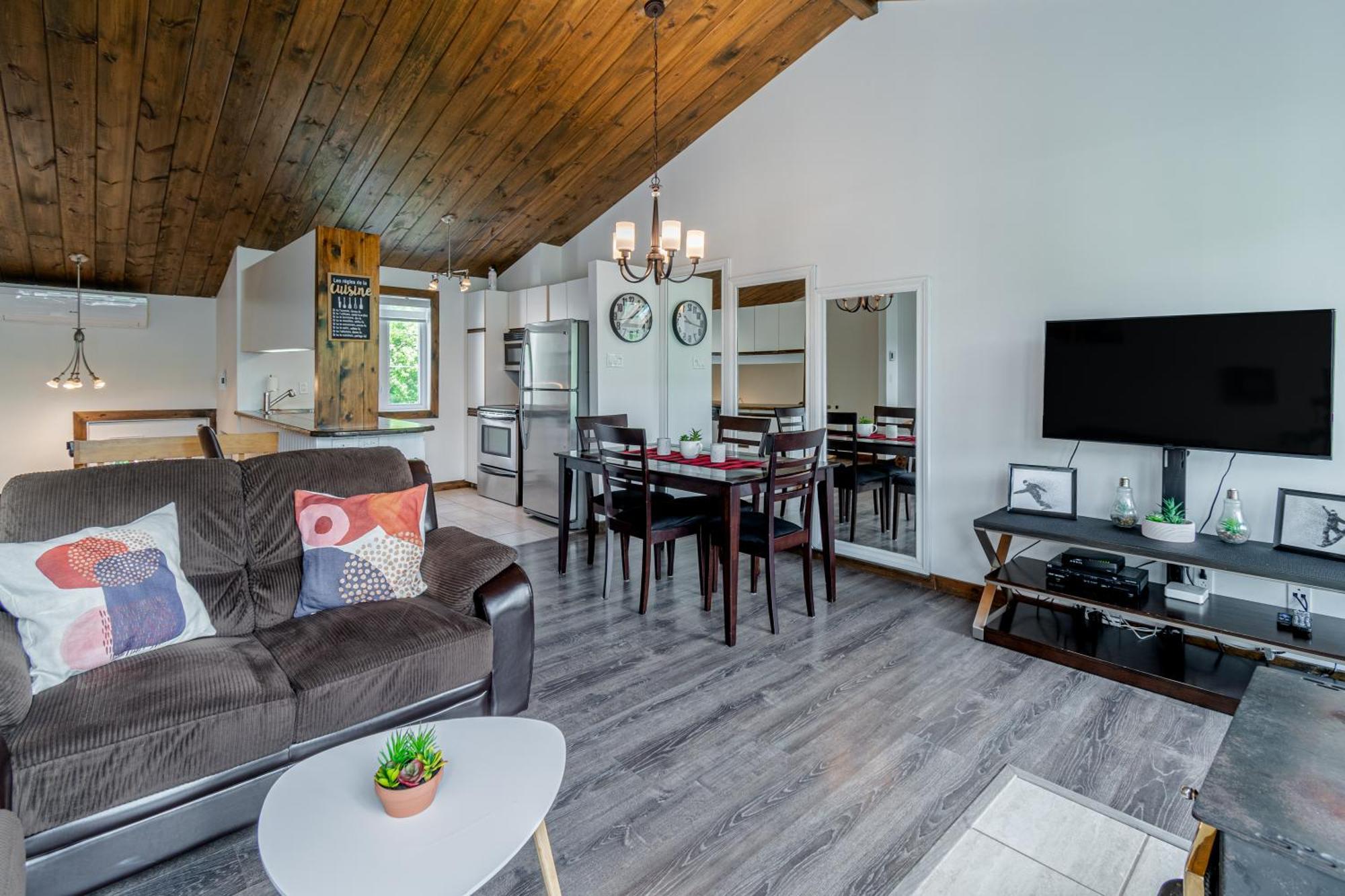 Superbe Condo Face Aux Pentes De Ski Stoneham!!! Exterior foto